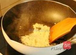 松子菠菜苗炒意粉的做法图解4