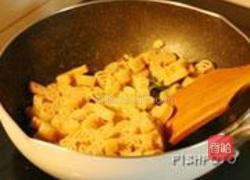 松子菠菜苗炒意粉的做法图解7