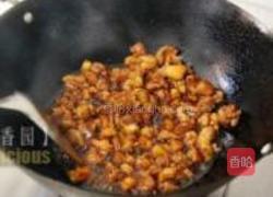 菠萝炒鸭肉粒的做法图解3