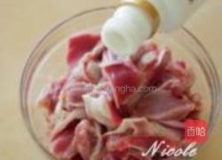 酸豆角炒雞胗的做法圖解2