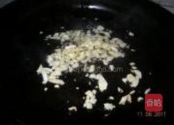 白菜包菜炒丸子的做法图解3