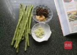 虾米糟菜拌豇豆的做法图解1