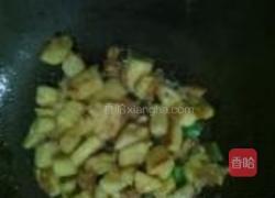 茄汁油渣炒馒头的做法图解9