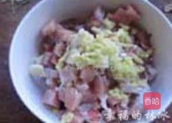 毛豆炒肉丁的做法图解1
