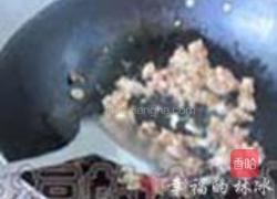 毛豆炒肉丁的做法图解3
