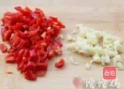 咸蛋炒臭干的做法图解4