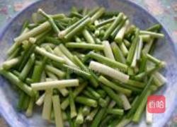 蒜薹小炒的做法图解1