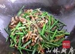 韭菜花炒鳝丝的做法图解6