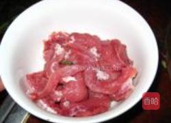 牛肉炒韭苔的做法图解1