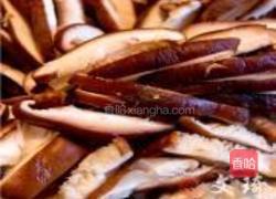 香菇鸡丝面的做法图解2