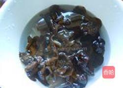生菜拌黑木耳的做法图解2