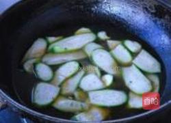 丝瓜番茄猪骨汤的做法图解5