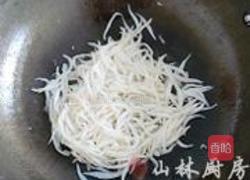 银鱼蚕豆汤的做法图解2