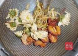 菊花山楂茶的做法图解2