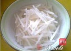 鲜鱼萝卜汤的做法图解1