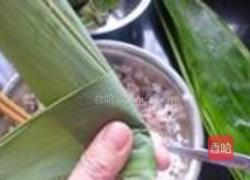 红豆花生蜜枣粽的做法图解6