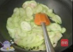 丝瓜炒鸭蛋的做法图解5
