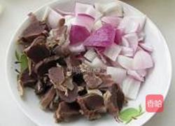 洋葱炒鸭胗的做法图解1