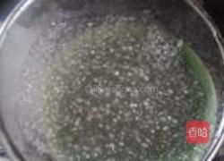 鲜奶银耳西米露的做法图解2