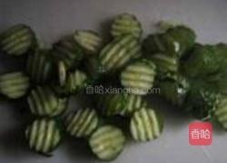 锯齿凉皮拌黄瓜的做法图解2