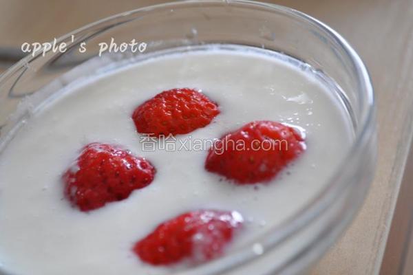 草莓酸奶
