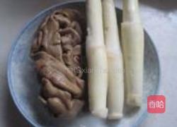 茭白炒肥肠的做法图解1