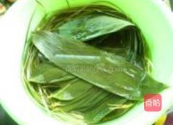 黑米鲍鱼粽的做法图解2