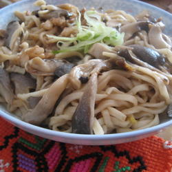 蘑菇肉焖面的做法[图]