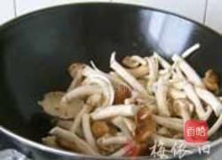 茭白茶树菇的做法图解3