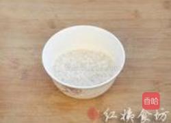 木耳山楂粥的做法图解2