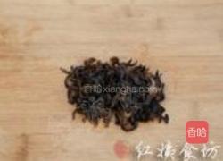 木耳山楂粥的做法图解1