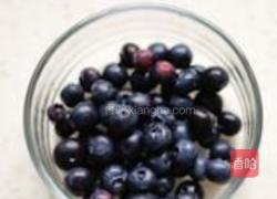 奶香蓝莓燕麦粥的做法图解1