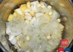 海底椰银耳雪梨汤的做法图解2