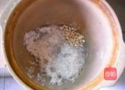 红枣薏仁菊花粥的做法图解3