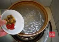 红枣薏仁菊花粥的做法图解6