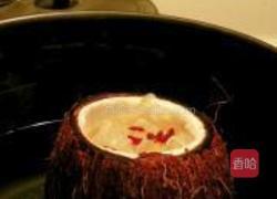 枸杞子雪耳炖椰子的做法图解2