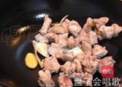 西瓜皮红烧排骨的做法图解4