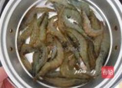 绿茶鲜虾的做法图解1