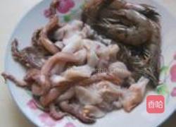 香辣鱿鱼虾的做法图解1