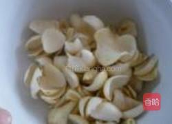 莲子百合薏仁汤的做法图解2