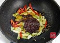 芹菜豆干炒鱿鱼须的做法图解9