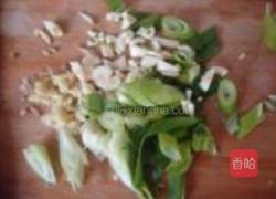 黄豆芽炸酱面的做法图解1