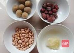 桂圆红枣花生汤的做法图解1