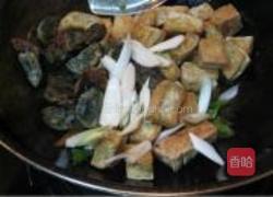 虎皮皮蛋炝豆腐的做法图解9
