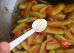 炝炒酸辣西瓜皮的做法图解7