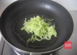 瓜皮肉丝炒毛豆的做法图解5