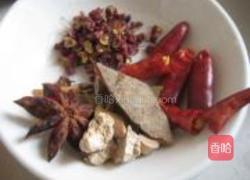 香辣牛肉烧笋子的做法图解2