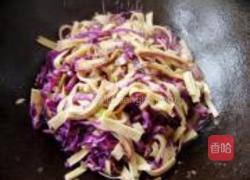 紫甘蓝炒干豆腐的做法图解5