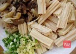 腐竹鲜蘑烧白菜的做法图解2
