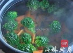 西兰花猪肝粥的做法图解3